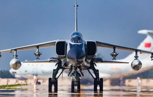 空军两线作战!歼10歼16与北约军机竞技,为何