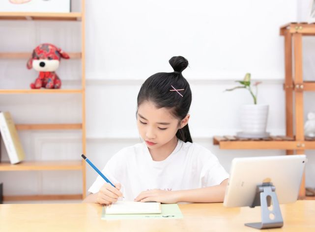 河小象完成2亿元b轮融资,用ai互动课能否撬动大语文赛道?