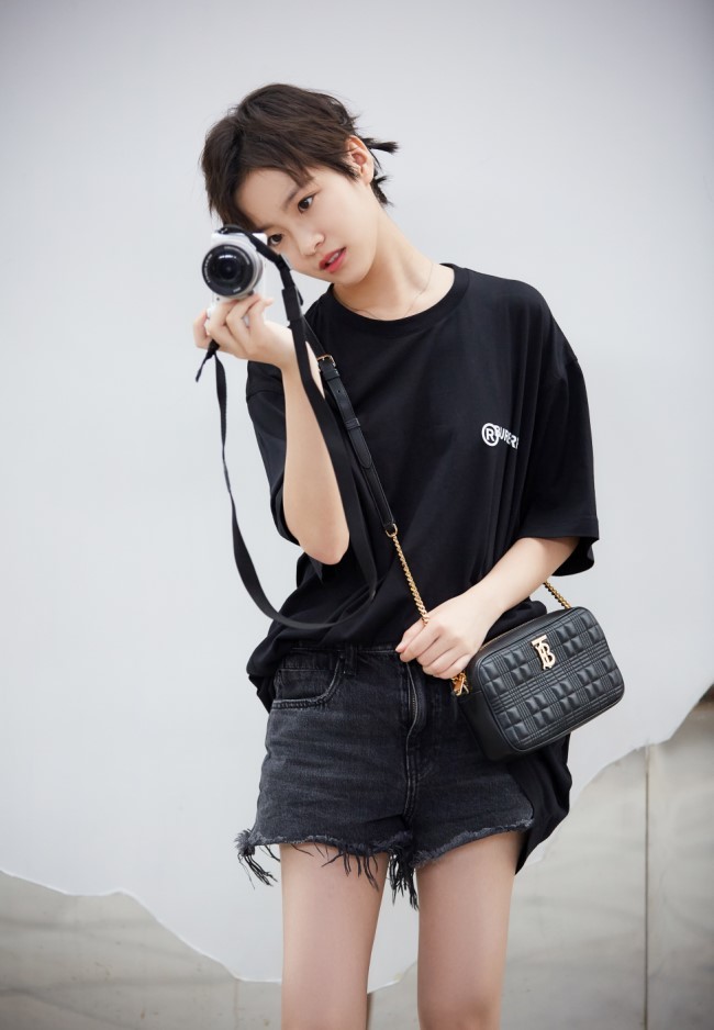 小欢喜"乔英子"多神?上身穿老爸t恤,下搭老妈短裤出门美绝了