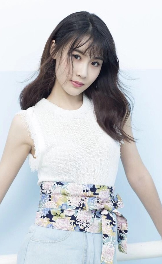 更新一波张卓雅高清手机壁纸,手机控们觉得哪一张手机桌面好看呢