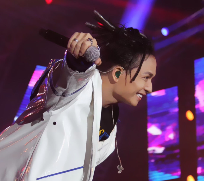 有种"花容月貌"叫欢子老婆,被藏了这么久终被发现:两人太登对