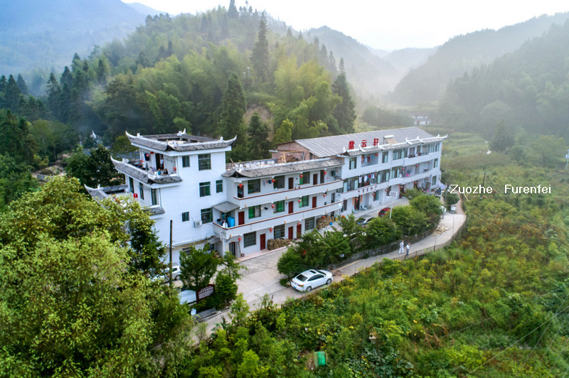 近日桂东县沤江镇大洞村民宿火爆了.