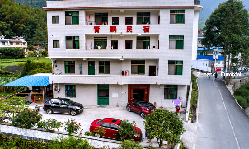 近日桂东县沤江镇大洞村民宿火爆了.