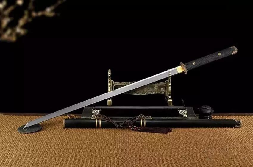 唐横刀|同是古刀剑的代表，唐刀和汉剑谁才是中国冷兵器史的巅峰？