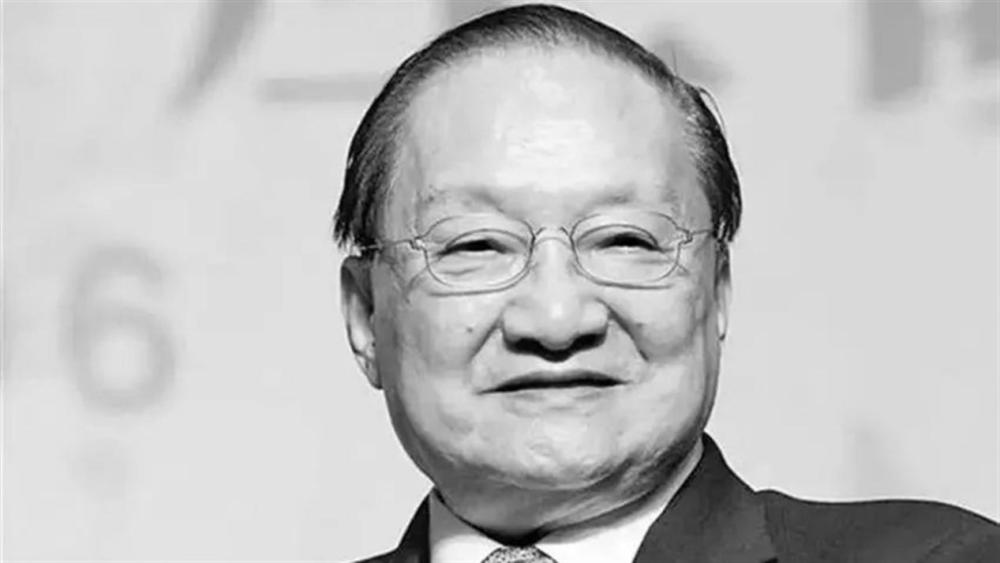 黄霑骂人无数但有一人黄霑从不舍得骂称他是上天赐予的礼物