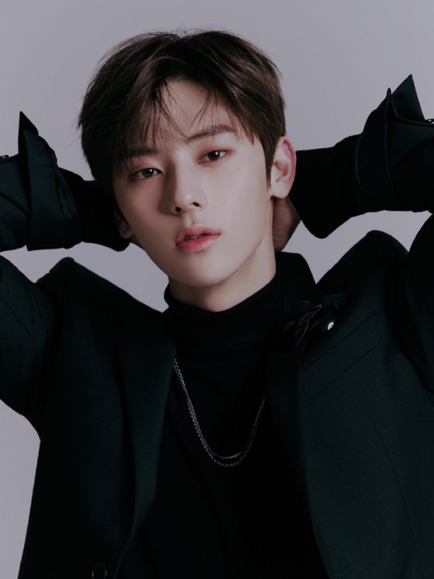 黄旼泫"直男式幽默",调侃前辈吃2碗饭,自曝拍吻戏时不自在!