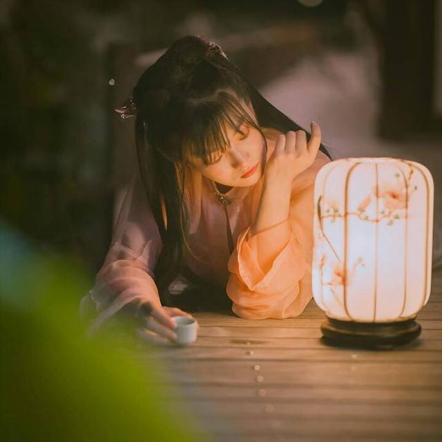 晏几道|晏几道艳而不俗的一首《木兰花》，写小莲之“狂”，当真赏心悦目