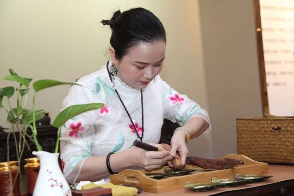 香艺师黄艳,陈晓帆品鉴降真香