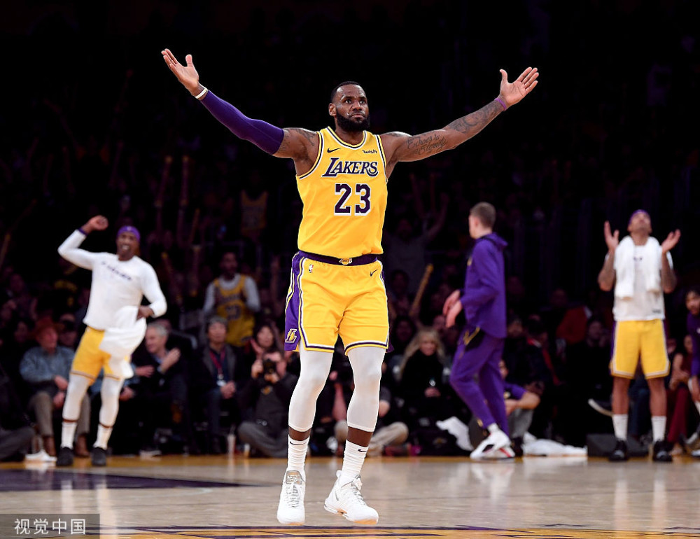 勒布朗·詹姆斯 NBA100大球星之NO.2—“小皇帝”勒布朗·詹姆斯
