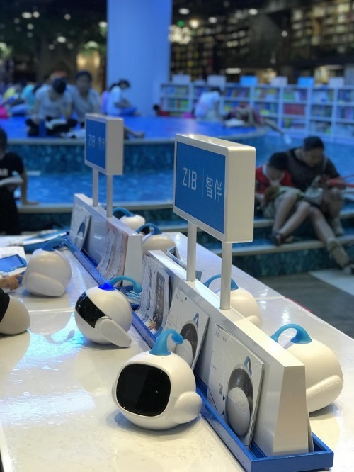 智伴教育机器人进驻新华书店开启ka渠道新进程