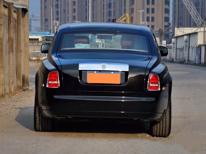 广东偶遇挂88888车牌的劳斯莱斯车牌价值比豪车还高