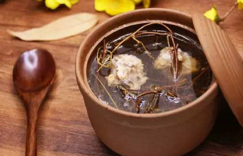 广东地区才有的野草,人称"鸡骨草"如今是治疗风湿病的好药材