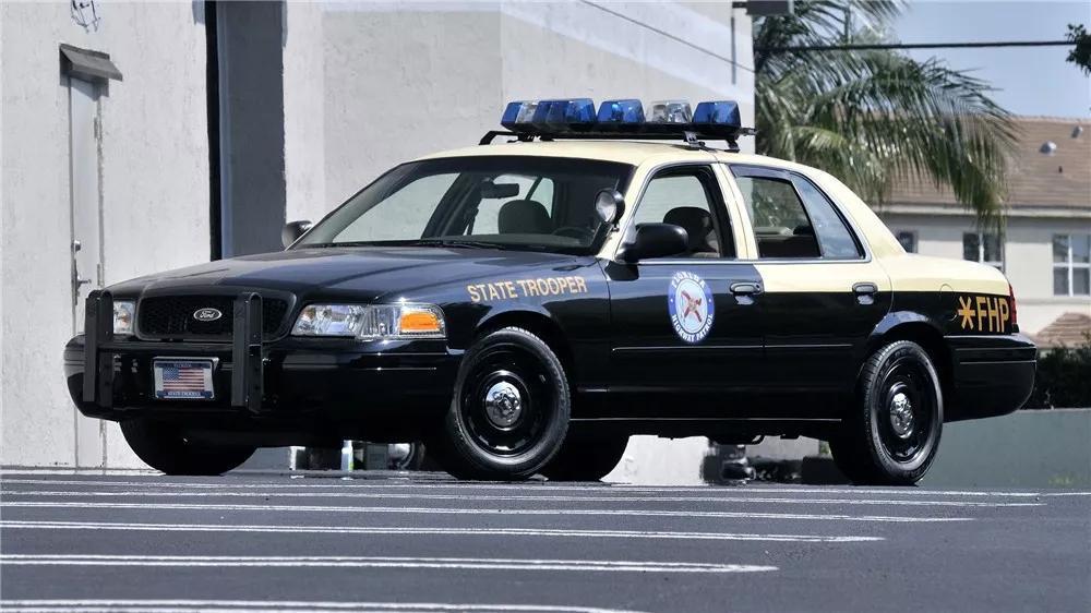 警车,出租车专业户,它是好莱坞大片最常见车型之一