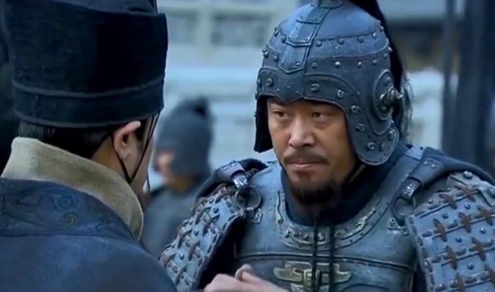 建安二年,曹操率兵占领了淮,汝等地,许褚带领众人归顺曹操,曹操见许诸