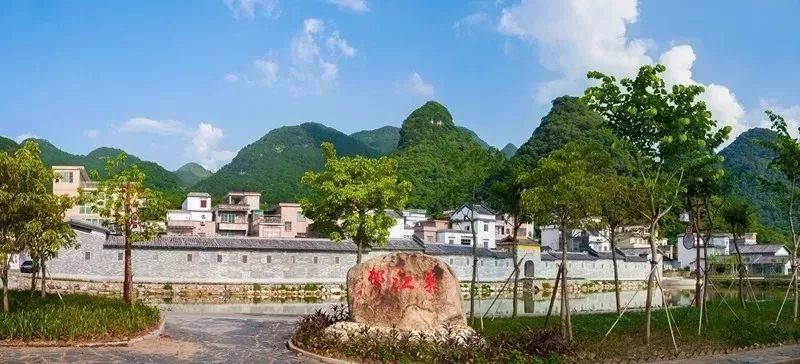 东与英德市岩背镇交界,北与阳城镇相邻,西与七拱镇相接,南与清新县