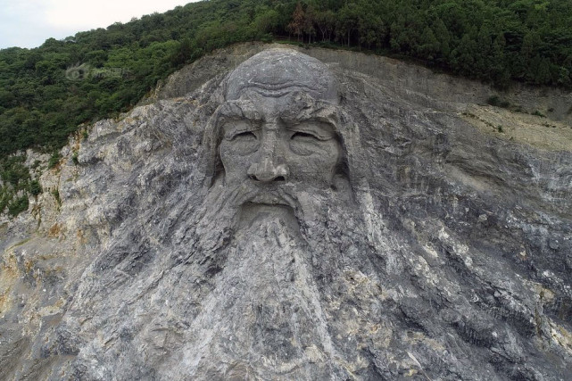 25亿修建伏羲雕像废弃采石场上的景点能给襄阳带来什么