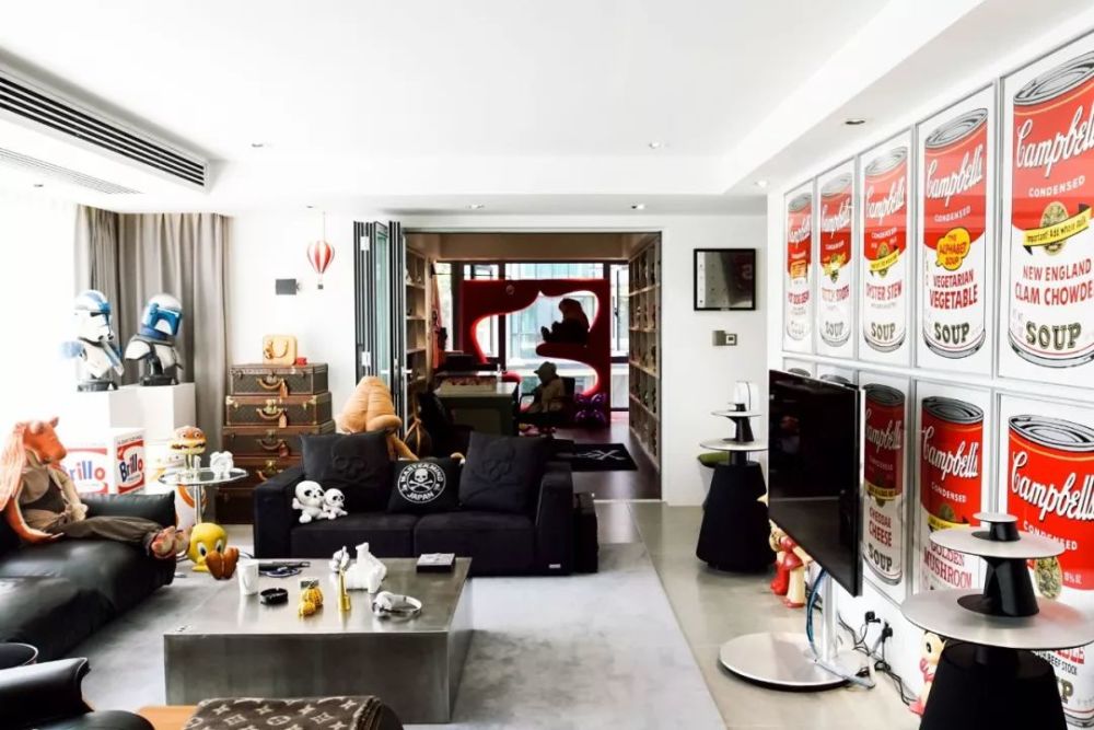 玩具|他在西湖边买200㎡豪宅，4年不住人，堆满的玩具总价超房子