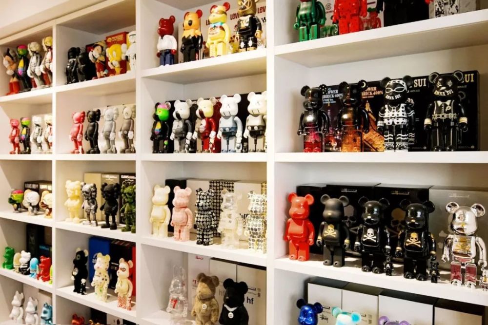 玩具|他在西湖边买200㎡豪宅，4年不住人，堆满的玩具总价超房子