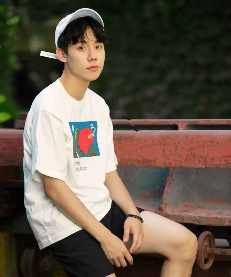 《小欢喜》方一凡,黑衣黑裤帅气,难怪观众磕起他和乔英子的cp