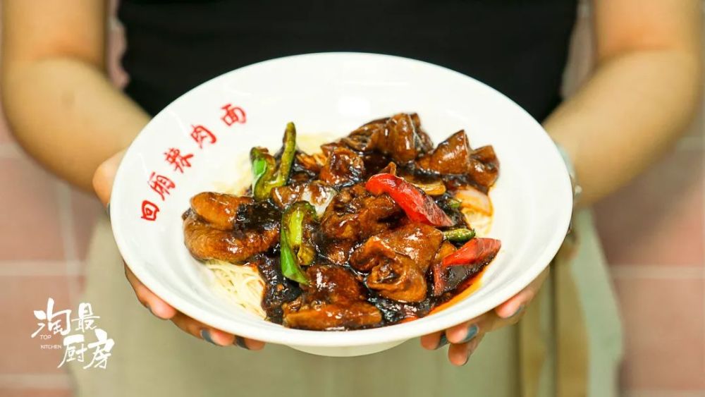 来份酱爆大肠 给二两小面多点浇头