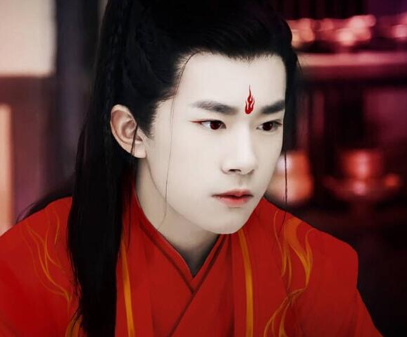盘点古装中男星额头花钿,易烊千玺杨洋上榜,看到他我沦陷了