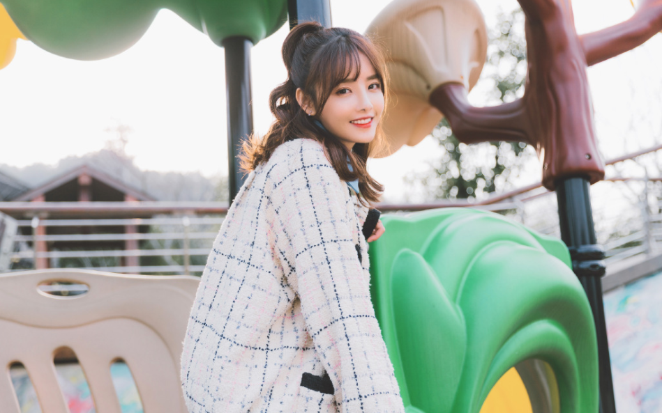 继冯提莫后,又火了一位网络歌手,居然还撞脸冯提莫,傻傻分不清