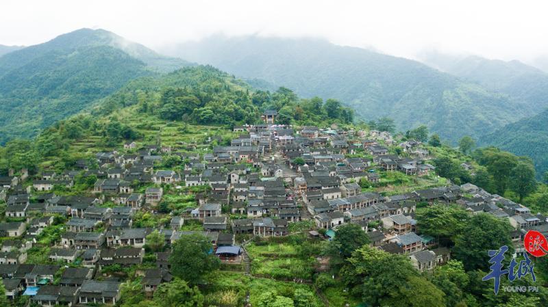 民族地区包括连山壮族瑶族自治县,连南瑶族自治县和连州市三水瑶族乡