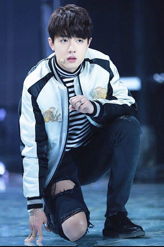 肖战王一博李现鹿晗首条微博是啥?肖王两人令人心疼,他设不可见