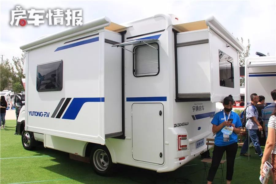 宇通新款布局双拓展房车可供6人出行,储物空间特别大,40几万!