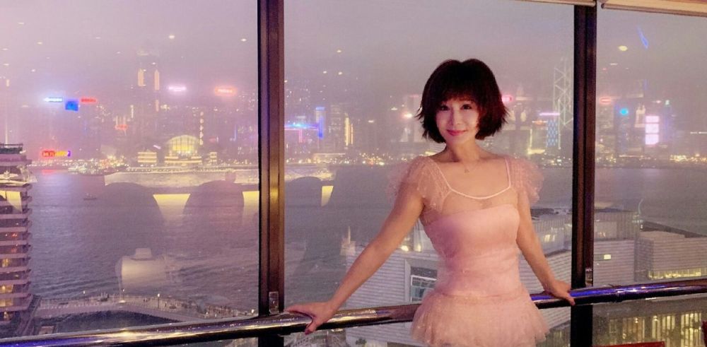 潘迎紫再穿古装,把自己化成20岁的小姑娘,生图的皱纹怎么解释