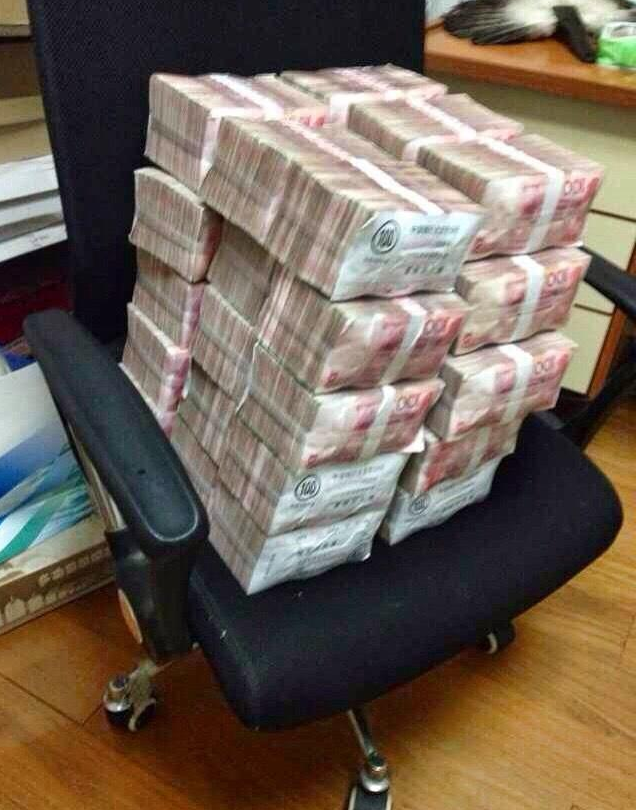 曾经这么爱炫富的黄毅清,如今被扒出来住的房子远远够不上顶级富豪的