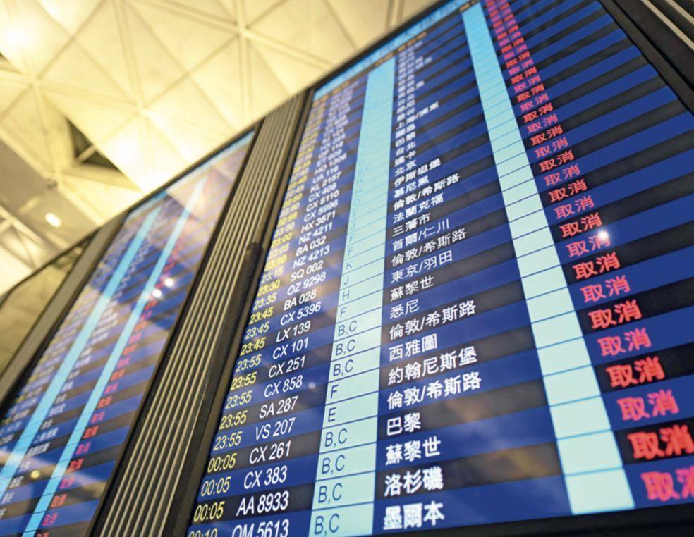 8月12日,香港机场大屏显示的航班状态.图/ 新华