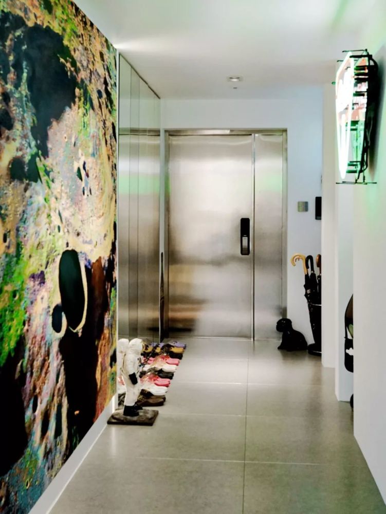 玩具|他在西湖边买200㎡豪宅，4年不住人，堆满的玩具总价超房子