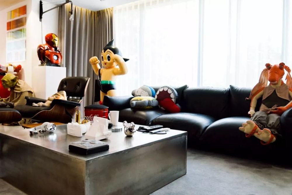 玩具|他在西湖边买200㎡豪宅，4年不住人，堆满的玩具总价超房子