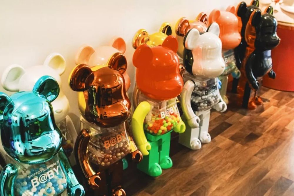 玩具|他在西湖边买200㎡豪宅，4年不住人，堆满的玩具总价超房子