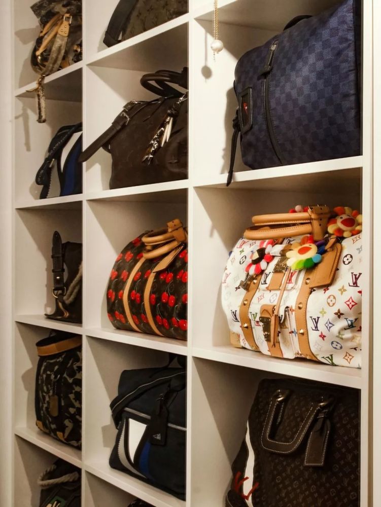 玩具|他在西湖边买200㎡豪宅，4年不住人，堆满的玩具总价超房子