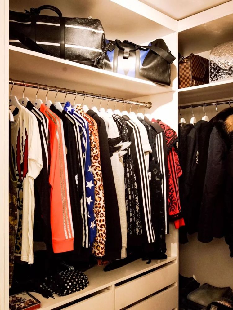 玩具|他在西湖边买200㎡豪宅，4年不住人，堆满的玩具总价超房子