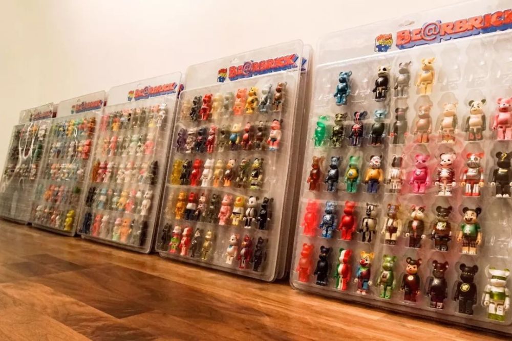 玩具|他在西湖边买200㎡豪宅，4年不住人，堆满的玩具总价超房子