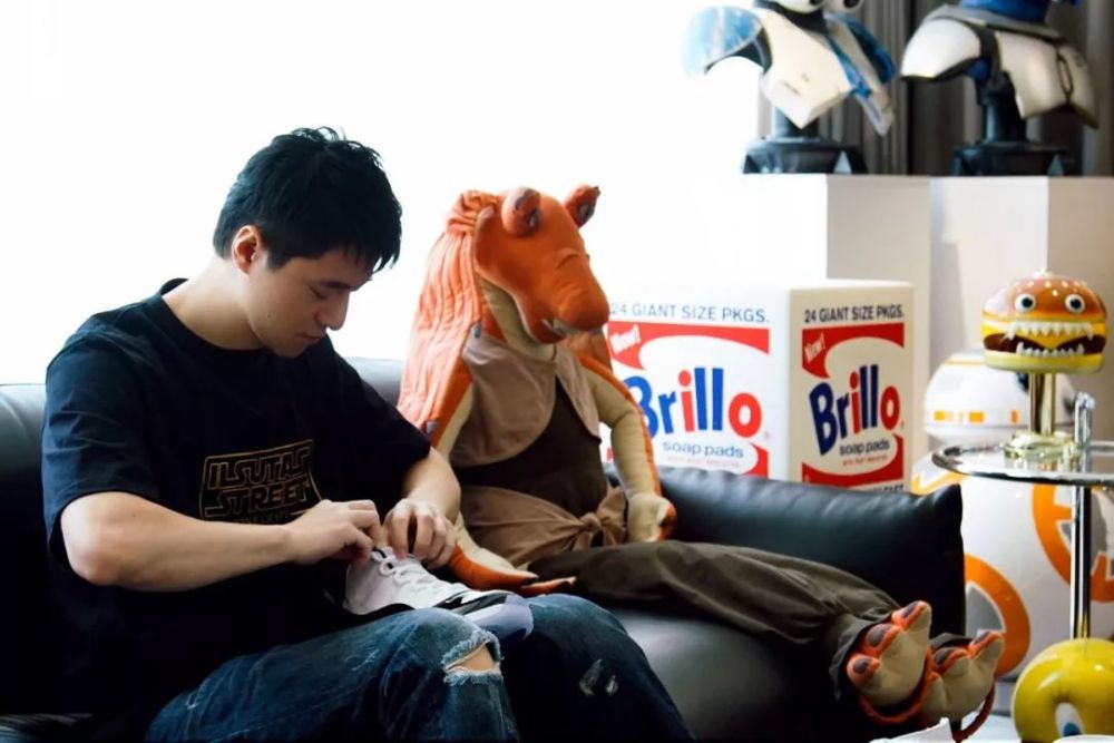 玩具|他在西湖边买200㎡豪宅，4年不住人，堆满的玩具总价超房子