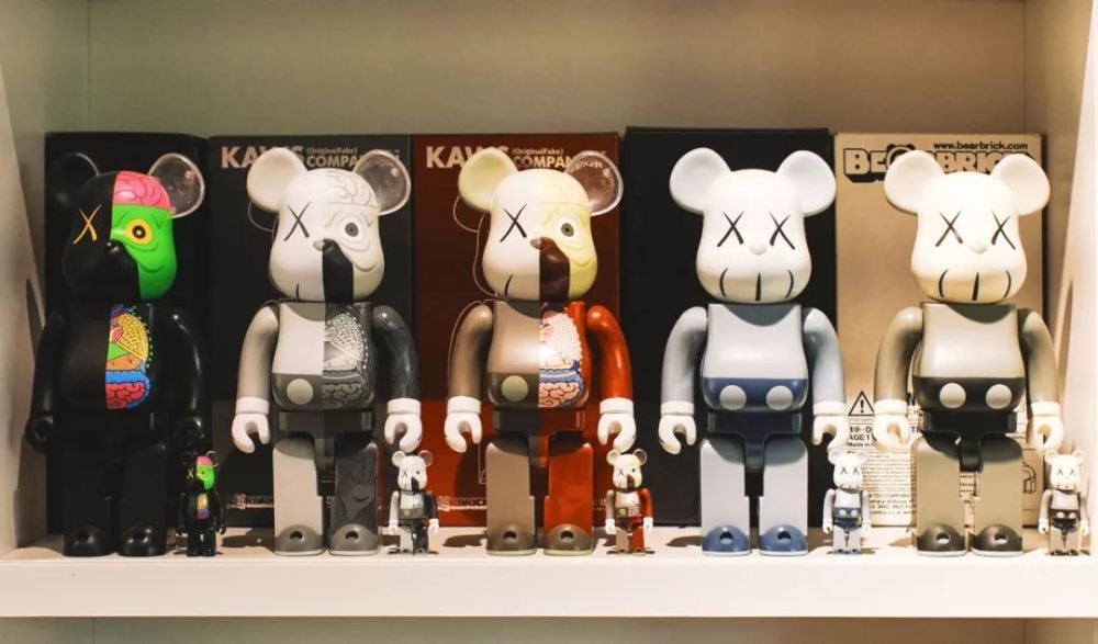 玩具|他在西湖边买200㎡豪宅，4年不住人，堆满的玩具总价超房子