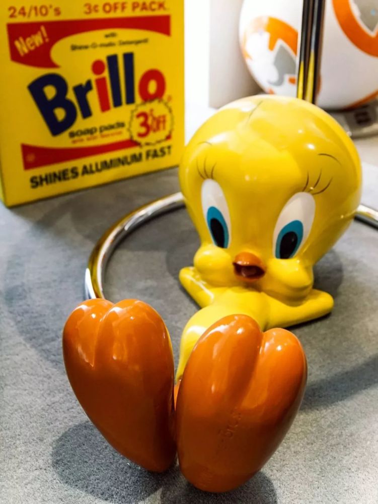 玩具|他在西湖边买200㎡豪宅，4年不住人，堆满的玩具总价超房子