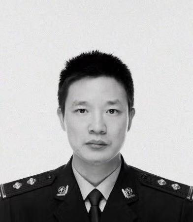 年8月28日16时10分,龙游县公安局交警大队民警鄢航,王忠,辅警吴建胜