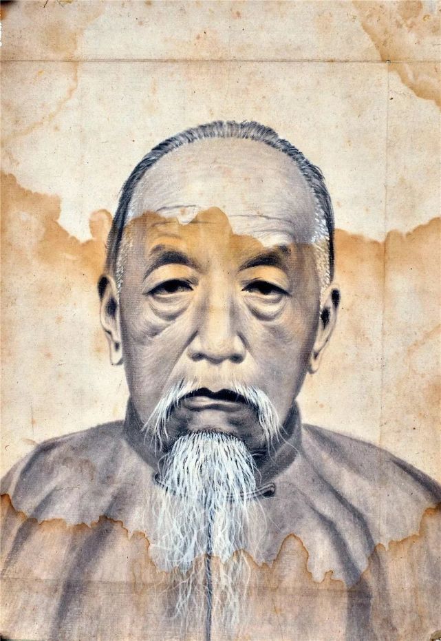 时齐白石从萧芗陔,文少可学习民间肖像画,27岁拜胡沁园,陈少蕃为师
