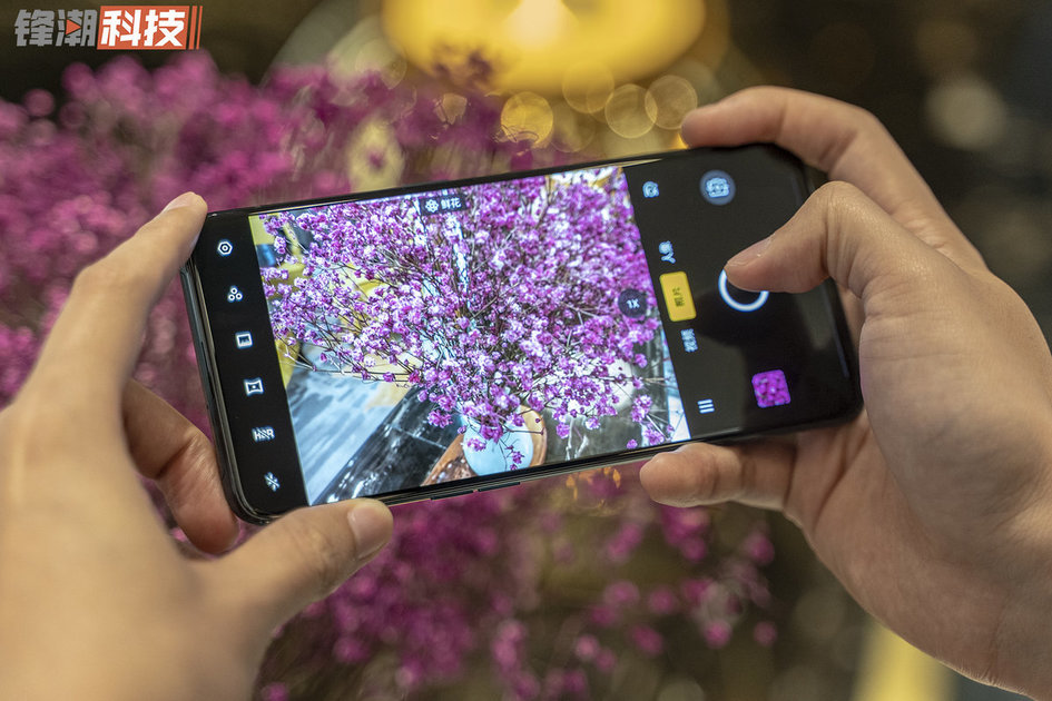 变焦模糊不用愁,这四款手机都能望远