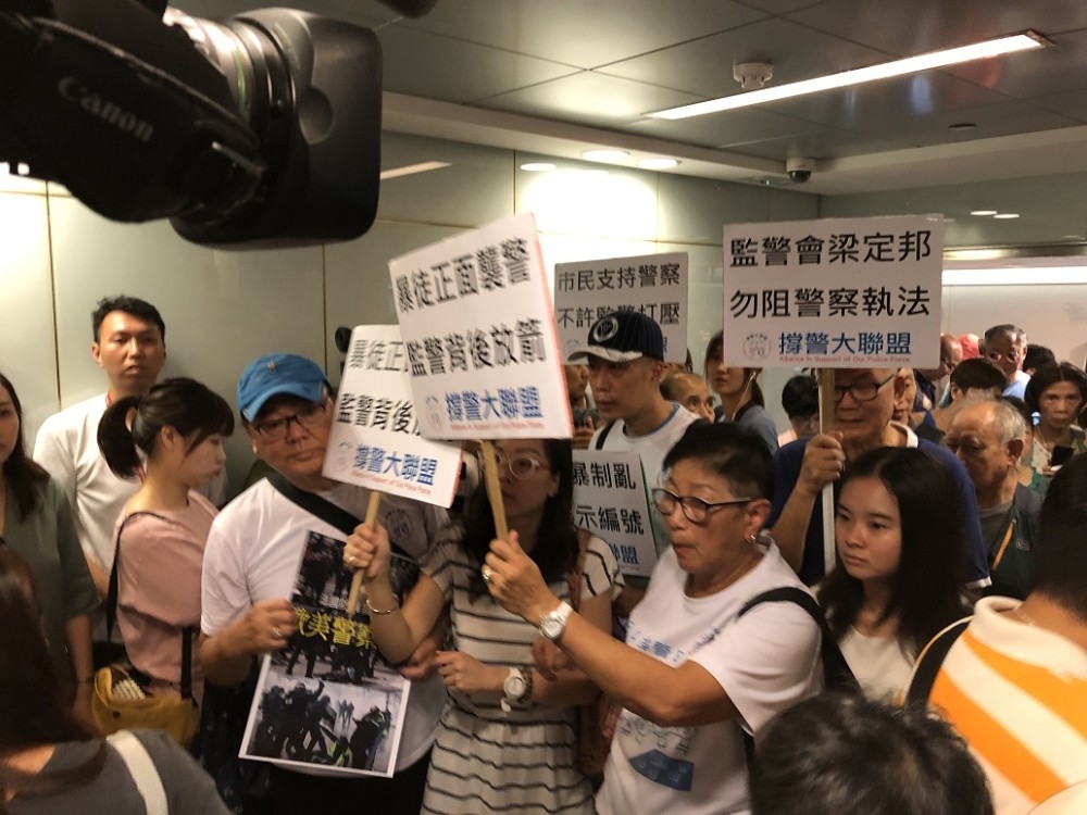 大联盟:力挺速龙止暴,无须展示警员编号!