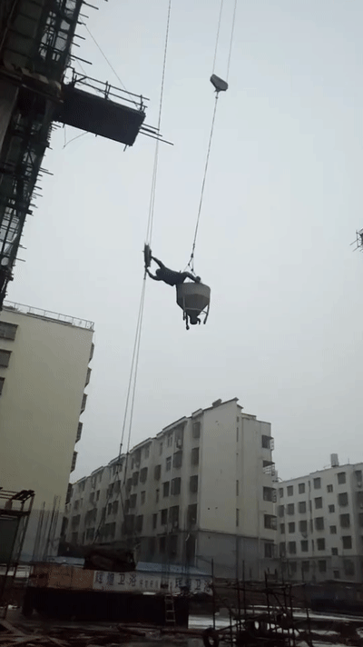 各种千奇百怪的违章行为,看了让人血压瞬间飙升!