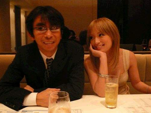 期的滨崎步在夜总会遇到了改变他命运的男人,艾回唱片的社长松浦胜人