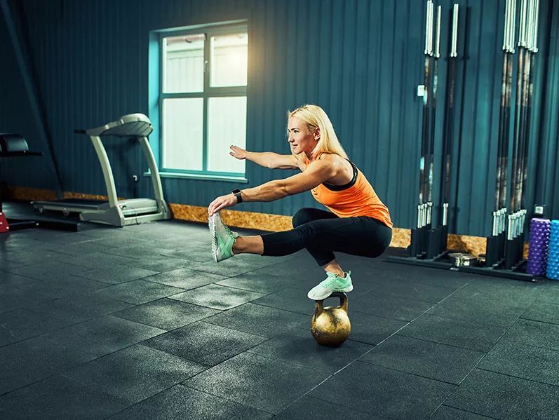 编辑:健行者运动康复 单腿下蹲这个