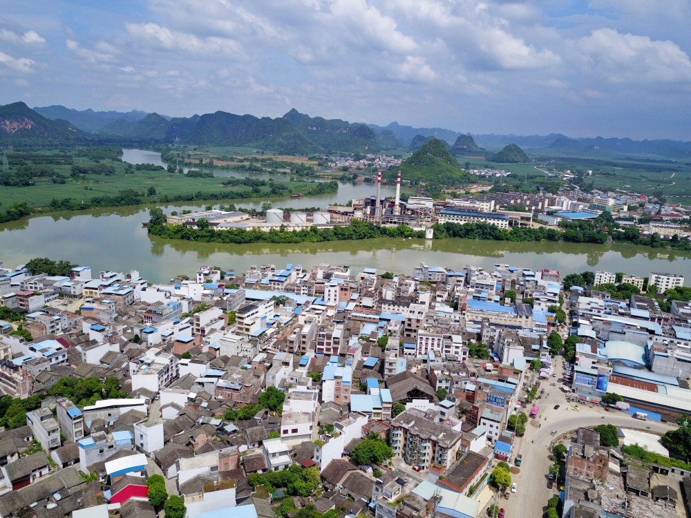 航拍广西乡镇之崇左市驮卢镇 水绕山环 景色怡人 徐霞客都喜欢