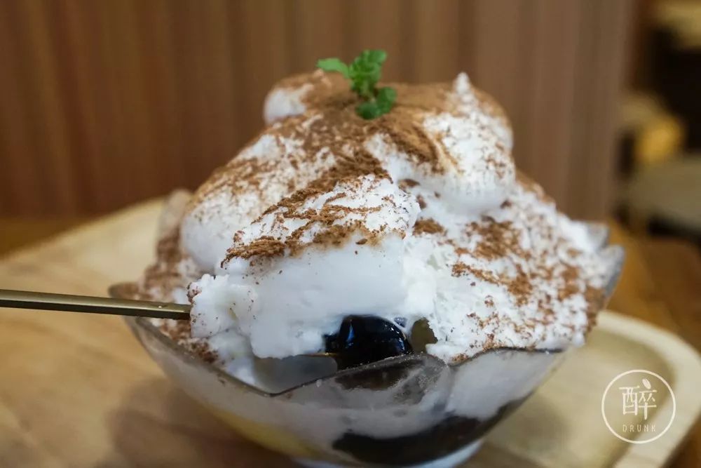 甜糖铺绵绵冰好久没去满记,最近去吃了新品甘露优酪雪,意料之外的好吃